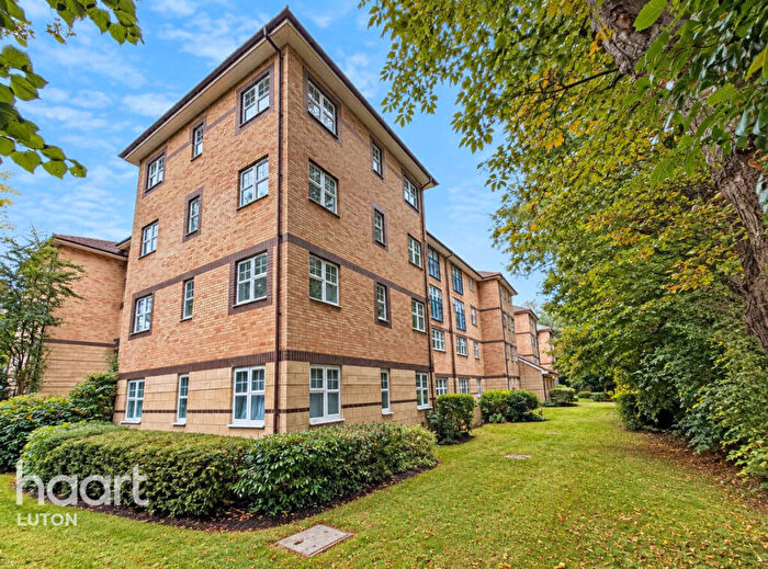 2 Bedroom Apartment For Sale In Earls Meade, Luton, LU2