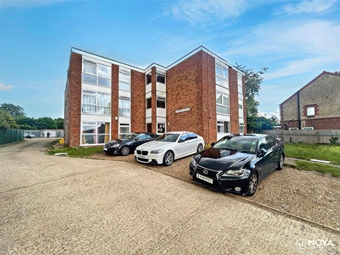 2 Bedroom Flat For Sale In Stockingstone Road, Luton, LU2