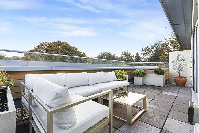 3 Bedroom Flat For Sale In Morewood Close, Sevenoaks, TN13