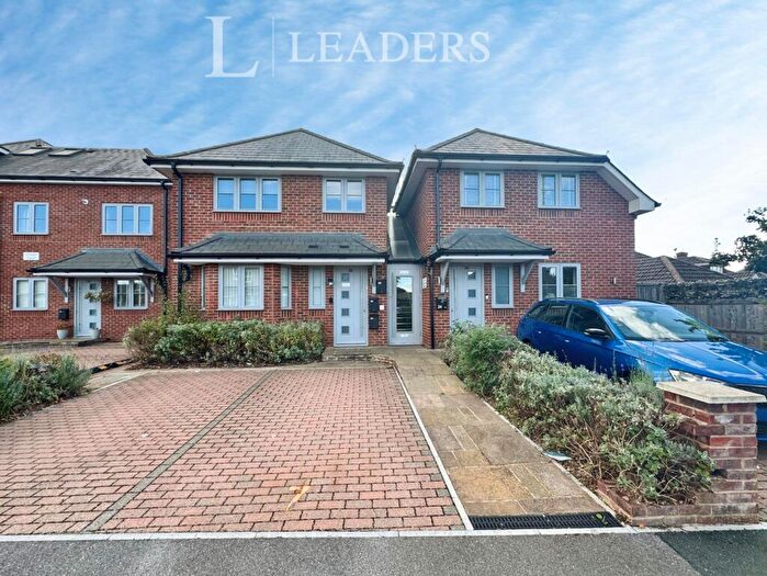 2 Bedroom Apartment For Sale In Chapel Court, Pyrford Close, PO7