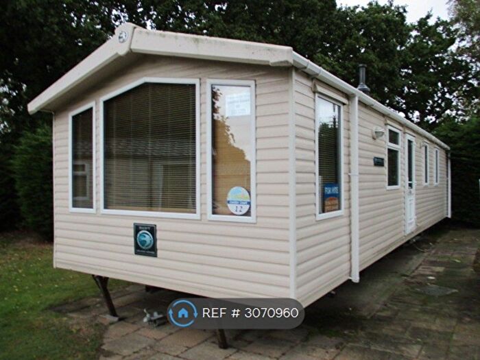 3 Bedroom Mobile/park Home To Rent In Whitwick Green Road, Bedford, MK44