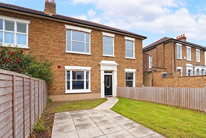 2 Bedroom Maisonette For Sale In Howard Road, Anerley, London, SE20