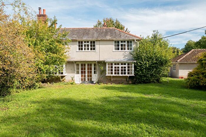 4 Bedroom Semi-Detached House For Sale In Penton Harroway, Andover, SP11