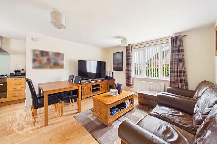 2 Bedroom Flat For Sale In Fairway, Queens Hills, Norwich, NR8
