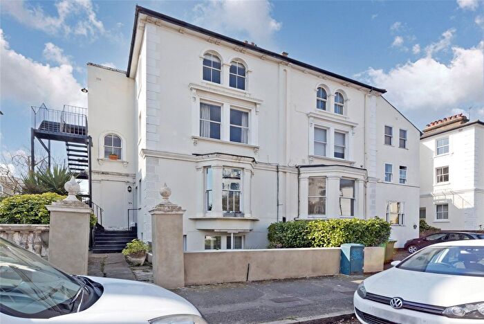 2 Bedroom Flat For Sale In Surbiton, KT6
