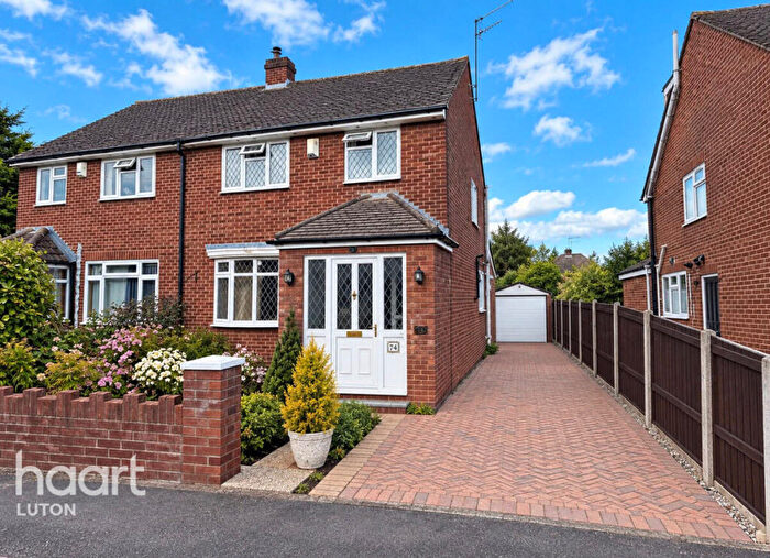 3 Bedroom Semi-Detached House For Sale In Rosslyn Crescent, Luton, LU3
