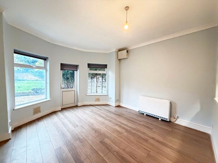 2 Bedroom Flat To Rent In Northfield Road, London, N16