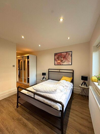 3 Bedroom Flat To Rent In Kings Gardens, Hove, BN3