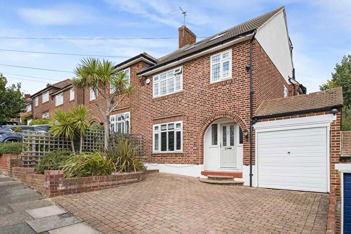 4 Bedroom Semi-Detached House For Sale In Willow Close, Bexley, DA5