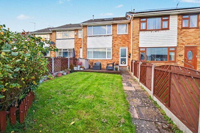 4 Bedroom Town House For Sale In Topcliffe Green, Morley, Leeds, West Yorkshire, LS27