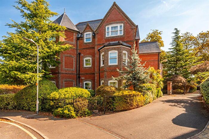 2 Bedroom Flat For Sale In Cadugan Place, Reading, RG1