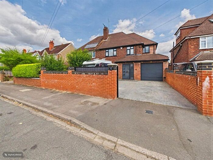 5 Bedroom Semi-Detached House For Sale In Crescent Road, Tilehurst, Reading, RG31