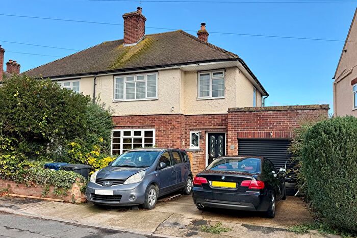 3 Bedroom Semi-Detached House For Sale In Linden Grove, Godmanchester, PE29