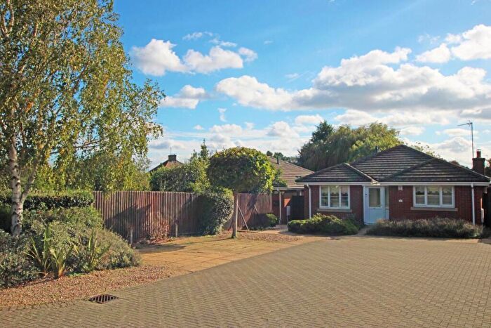 2 Bedroom Bungalow For Sale In Pipers Hill Road, Kettering, Northamptonshire, NN15