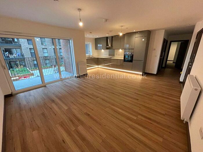 2 Bedroom Flat For Sale In Victoria Central, Victoria Avenue, Southend On Sea, SS2