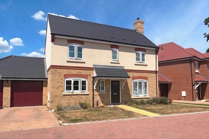 3 Bedroom Detached House To Rent In West End, Woking, Surrey, GU24