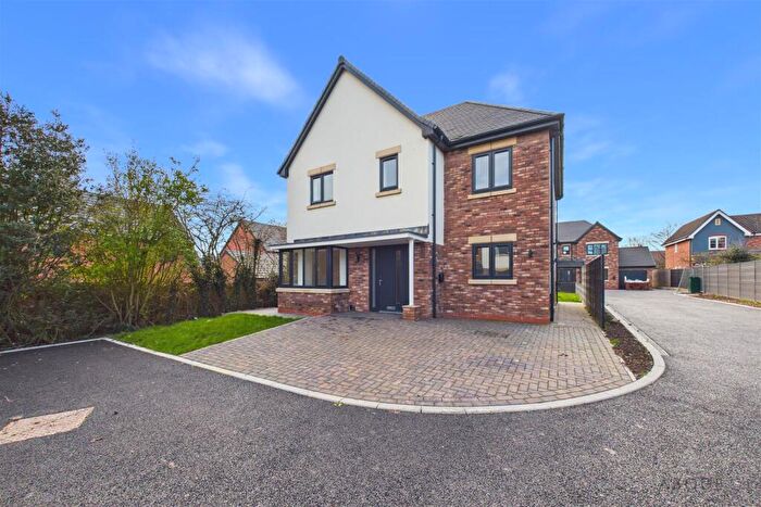 4 Bedroom Detached House For Sale In Huntersfield, Shavington, Crewe, CW2