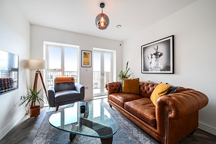1 Bedroom Flat For Sale In Blyth Road, Hayes, UB3