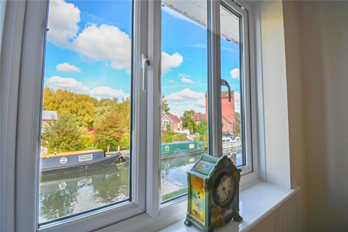 1 Bedroom Apartment For Sale In West Mills, Newbury, Berkshire, RG14