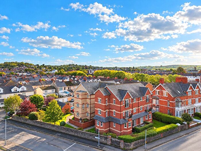 2 Bedroom Flat For Sale In Pilton Causeway, Barnstaple, Devon, EX32
