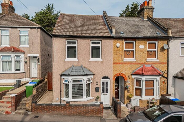 2 Bedroom Semi-Detached House For Sale In Grosvenor Road, Belvedere, Kent, DA17