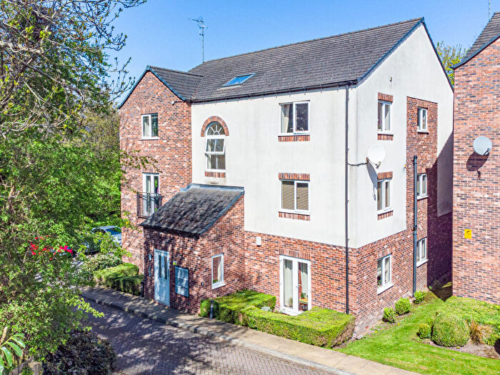 2 Bedroom Apartment For Sale In Potternewton Mount, Leeds, LS7