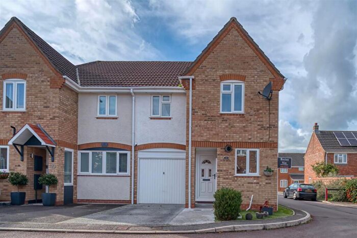 3 Bedroom Semi-Detached House For Sale In Cloverfields, Gillingham, SP8