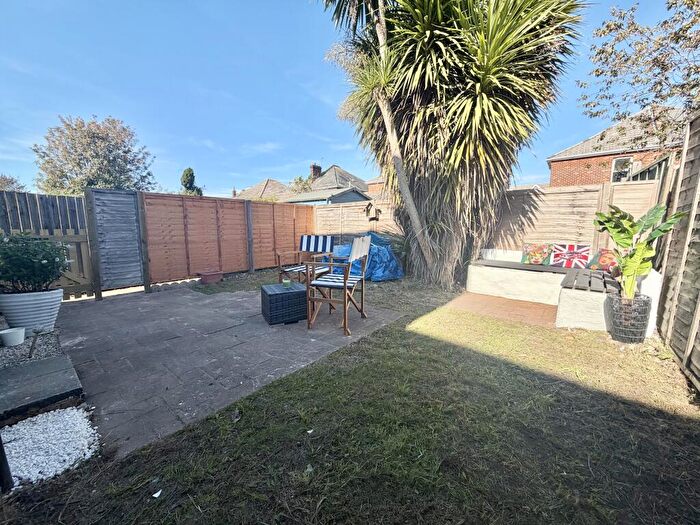 2 Bedroom Flat To Rent In Nortoft Road, Bournemouth, Dorset, BH8