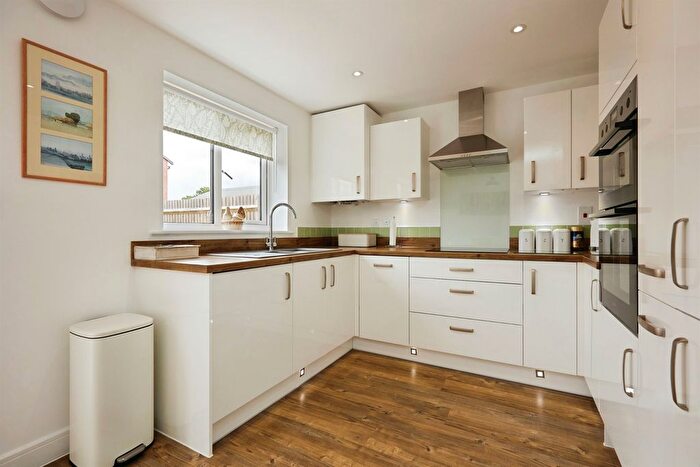 3 Bedroom Semi-Detached House For Sale In Anglers Road, Gillingham, SP8