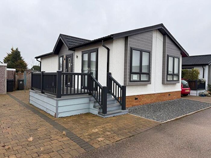 2 Bedroom Park Home For Sale In Wayside Farm Park, Ravensden, MK44