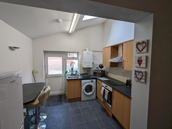 4 Bedroom Terraced House To Rent In Church Street, Silverdale, ST5
