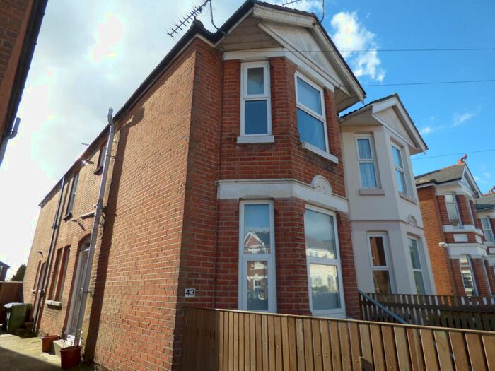 2 Bedroom Flat To Rent In Norfolk Road, Southampton, SO15