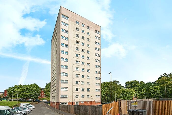2 Bedroom Flat For Sale In Hill Street, Halesowen, West Midlands, B63