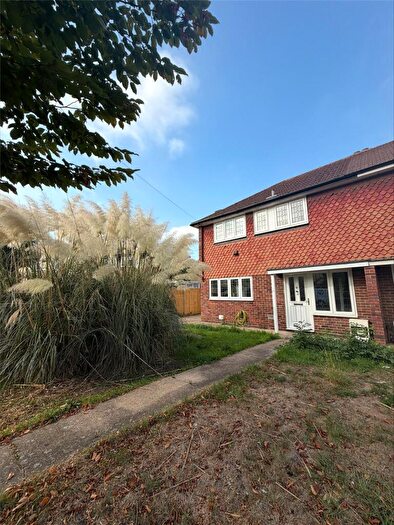 3 Bedroom House To Rent In Meadowbrook Close, Colnbrook, Slough, SL3
