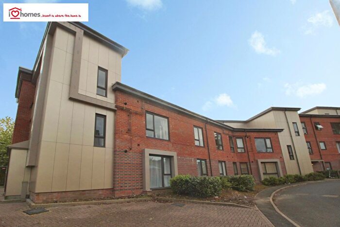 2 Bedroom Flat For Sale In Lindon Close, Brownhills, WS8