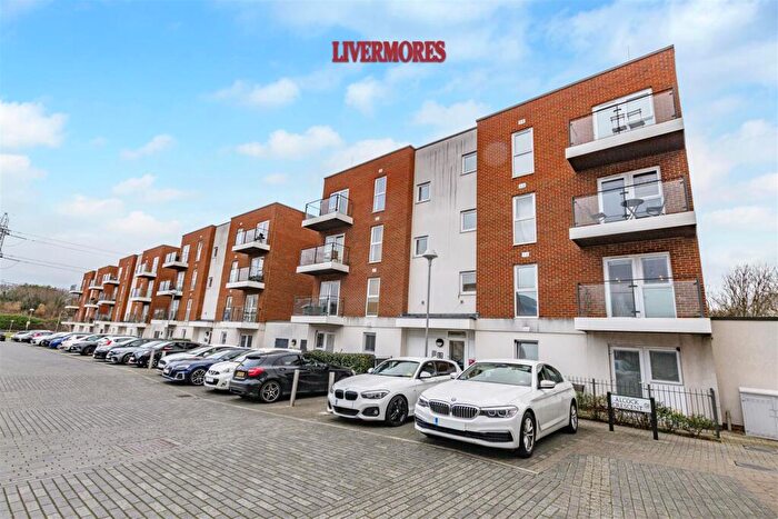 2 Bedroom Flat For Sale In Alcock Crescent, Crayford, DA1