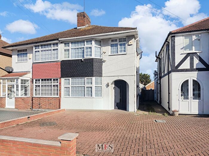 3 Bedroom Terraced House For Sale In Carlton Avenue, Hayes, UB3