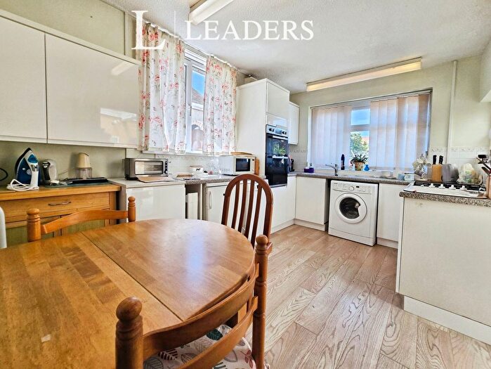 2 Bedroom Bungalow For Sale In Anns Hill Road, Gosport, Hampshire, PO12