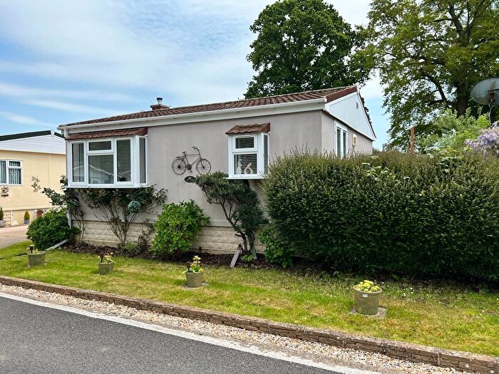 2 Bedroom Mobile Home For Sale In Church Farm Close, Dibden, Southampton, Hampshire, SO45