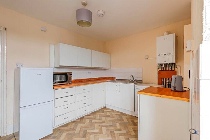 2 Bedroom Maisonette To Rent In High Street, Barry, CF62