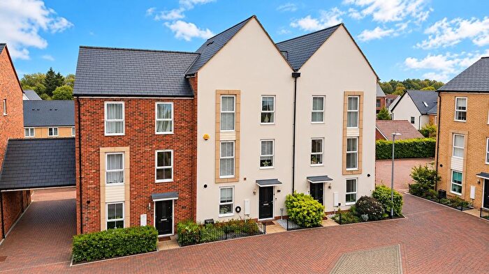 4 Bedroom Property For Sale In Simford Way, Whitehouse, Milton Keynes, MK8