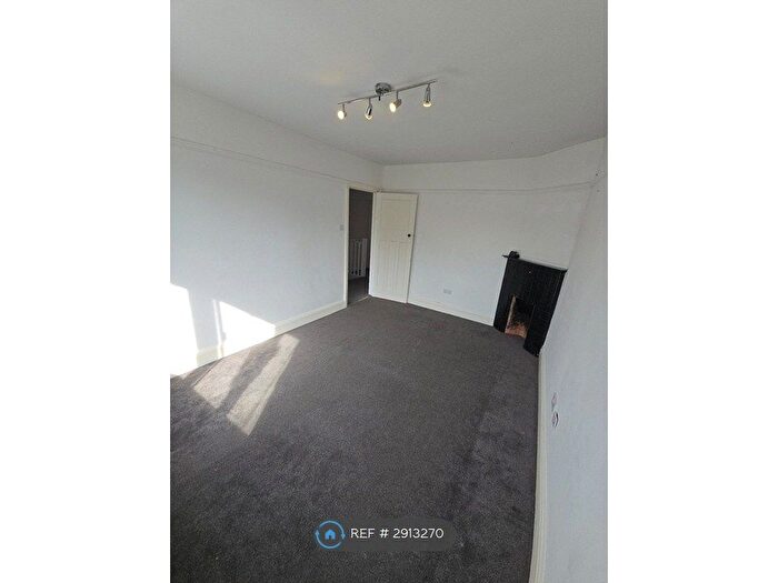 2 Bedroom Maisonette To Rent In Ware Road, Hoddesdon, EN11
