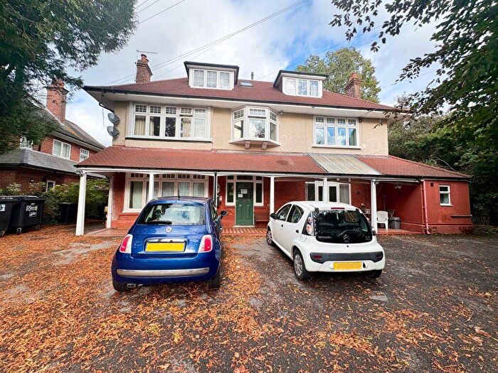 1 Bedroom Flat To Rent In Portchester Road, Charminster (), P07
