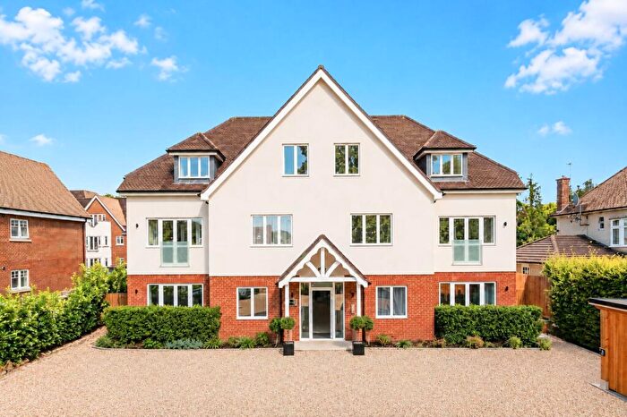 2 Bedroom Flat For Sale In Mclaren Court, Cobham Road, KT22