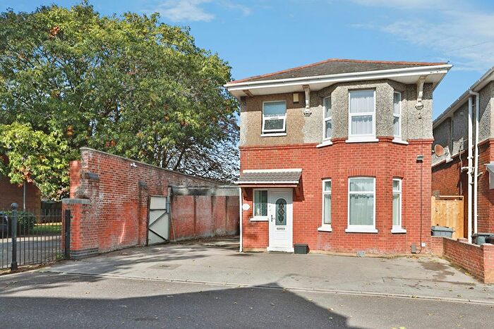 3 Bedroom Detached House For Sale In Evelyn Road, Bournemouth, Dorset, BH9