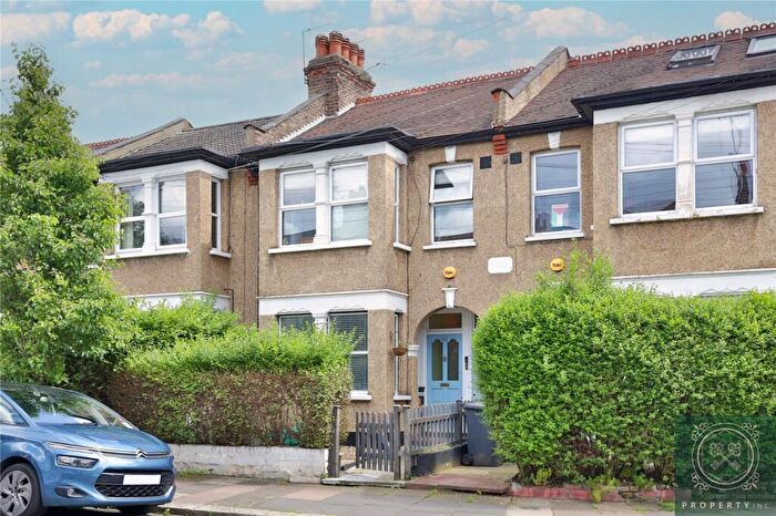 1 Bedroom Apartment For Sale In Abbotsford Avenue, London, N15