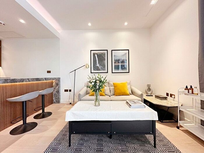 1 Bedroom Flat For Sale In Lincoln Square, Portugal Street, Holborn, London, WC2A