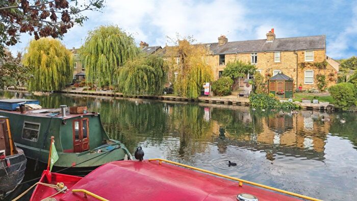 2 Bedroom Cottage For Sale In Riverside, Stanstead Abbotts, Ware, SG12