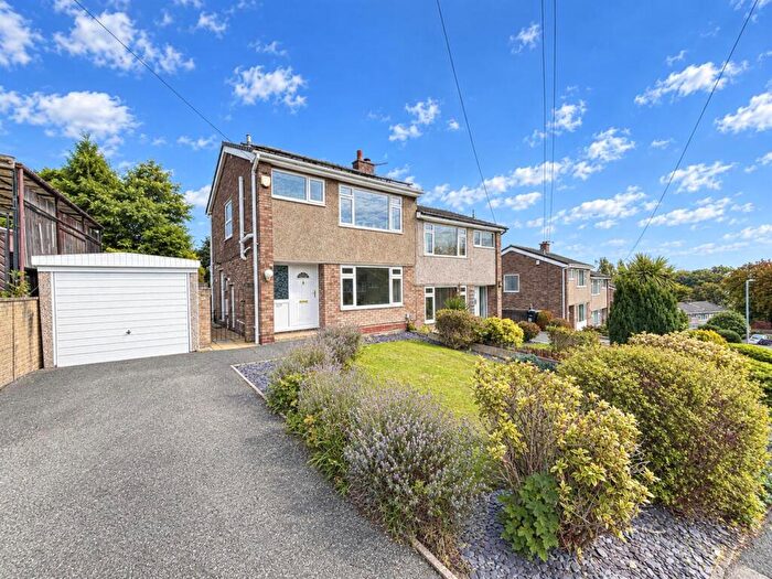 3 Bedroom Semi-Detached House For Sale In Stratton Road, Woodhouse, Brighouse, HD6