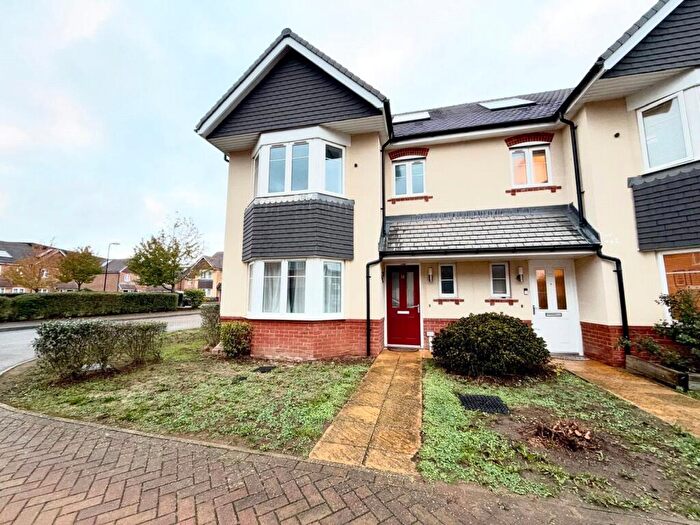 3 Bedroom Detached House To Rent In Oxlade Drive, Slough, Berkshire, SL3